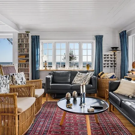 2 Bedroom Beautiful In Feriehus *