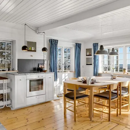 2 Bedroom Beautiful In *