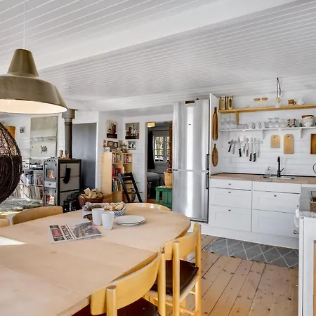 2 Bedroom Beautiful In Feriehus Koge